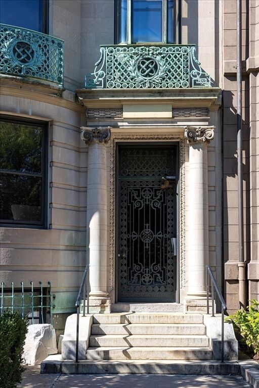 Property Photo:  285 Commonwealth Ave  MA 02115 