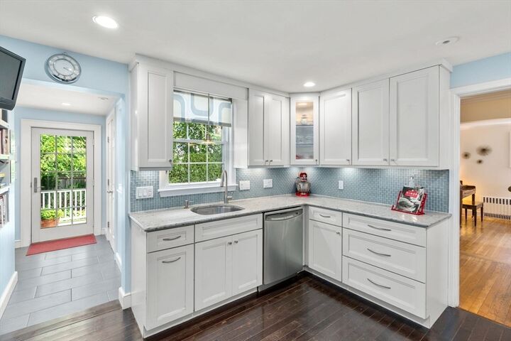 Property Photo:  6 Wilde Rd  MA 02481 