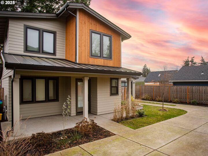 Property Photo:  5580 SE Cooper St B  OR 97206 
