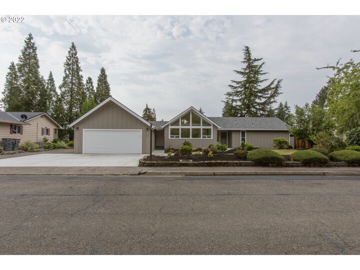 1310 NW Greenbriar Pl  McMinnville OR 97128 photo