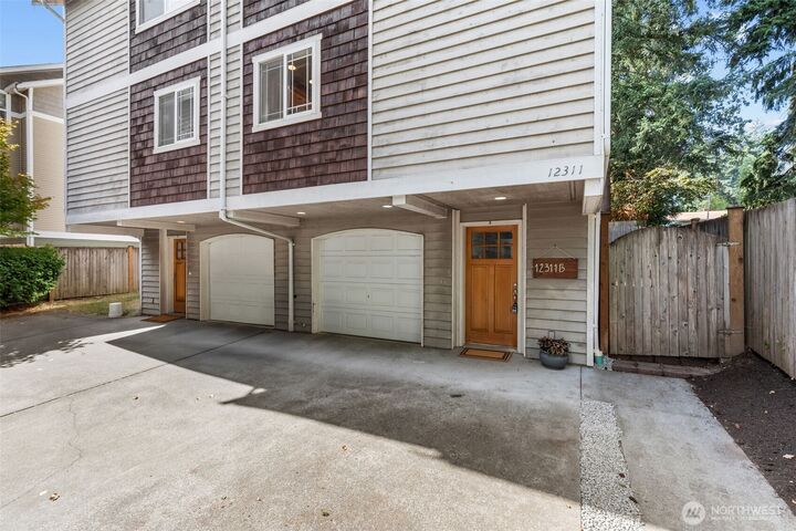 12311  Roosevelt Way NE B  Seattle WA 98125 photo