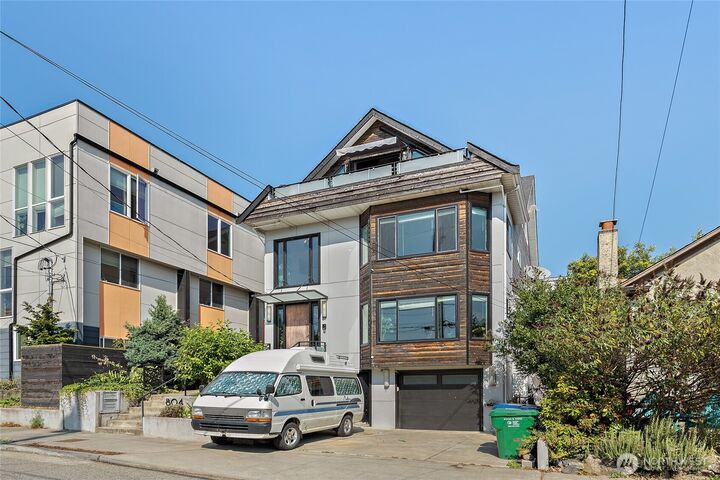 Property Photo:  804 N Motor Place A  WA 98103 
