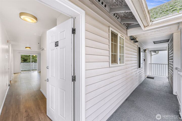 Property Photo:  2713 W Maplewood Avenue 311  WA 98225 