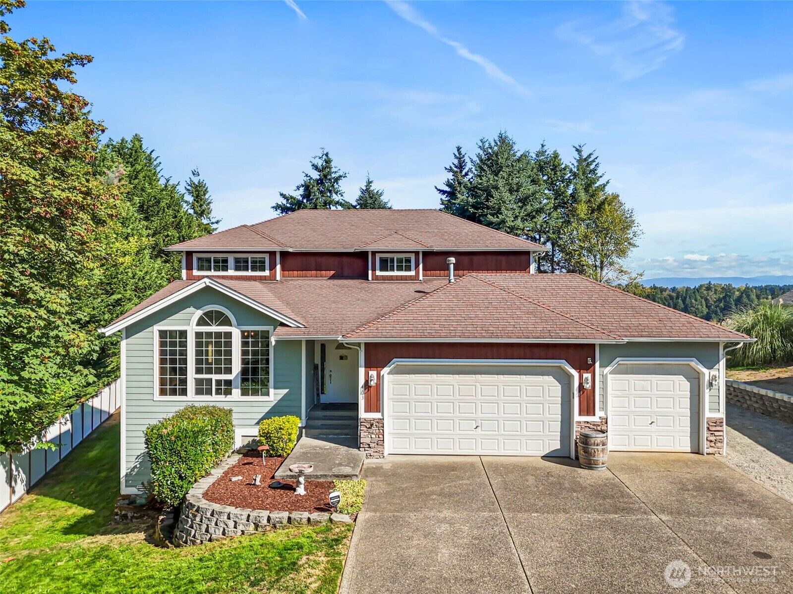 Property Photo:  403  207th Avenue E  WA 98391 