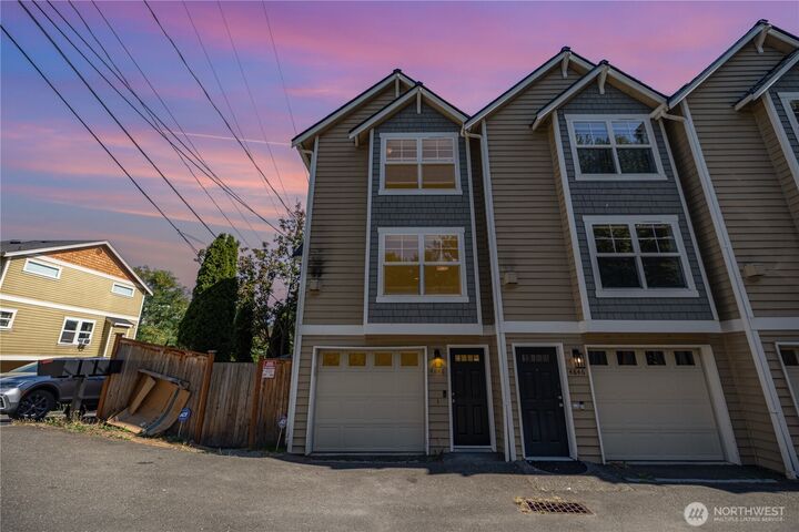 4848  Railroad Avenue NE  Seattle WA 98105 photo
