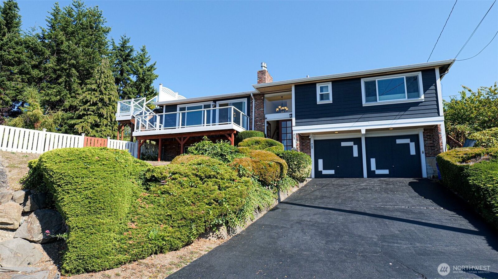 Property Photo:  849  Poplar Way  WA 98020 