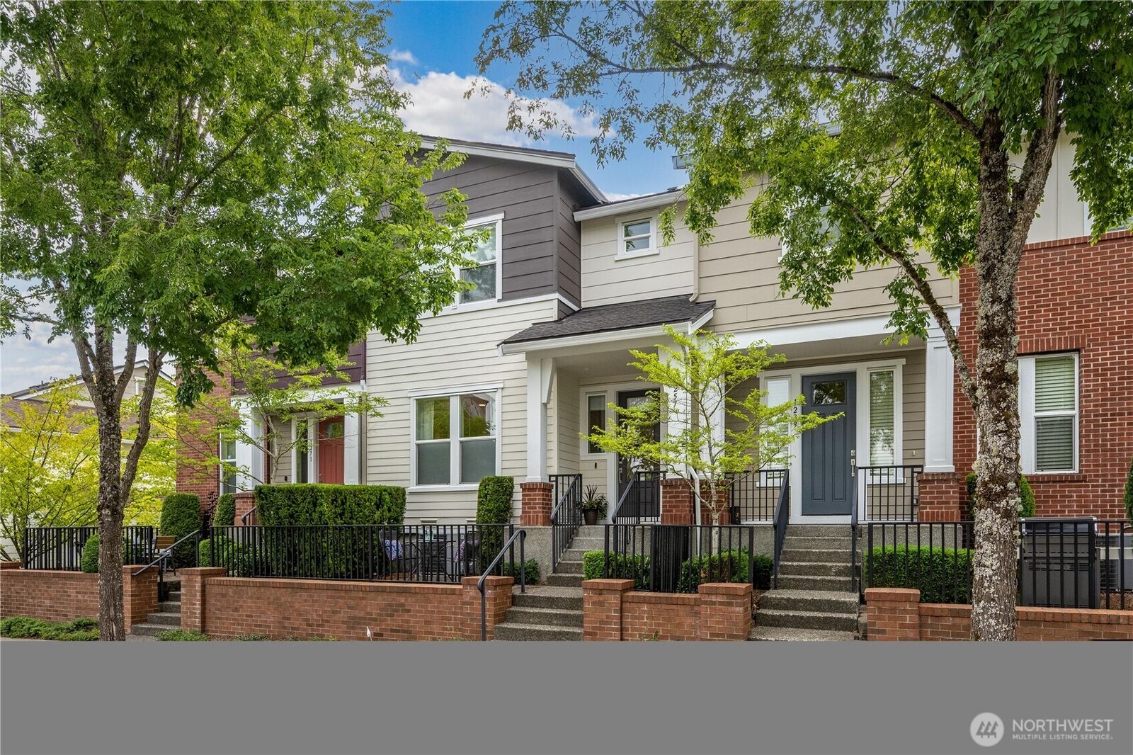 Property Photo:  1257 NE Park Drive 46  WA 98029 