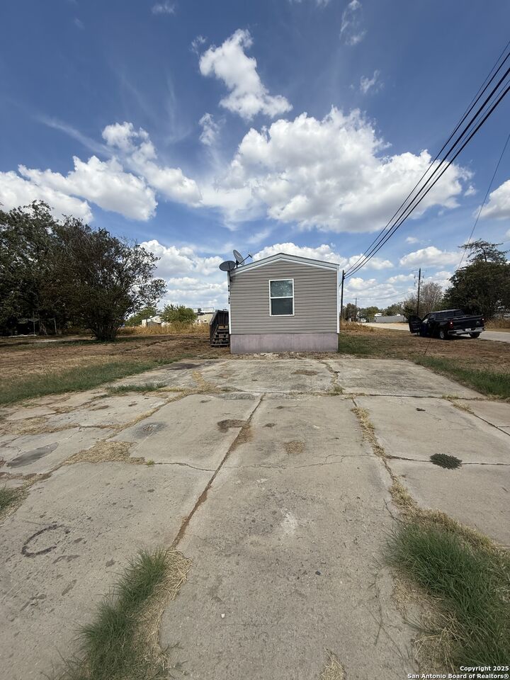 Property Photo:  414 14th  TX 78161 
