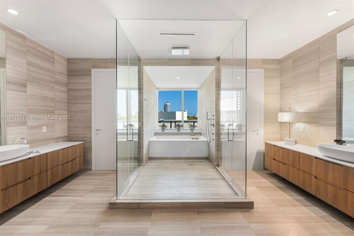 4701 N Meridian Ave 512  Miami Beach FL 33140 photo