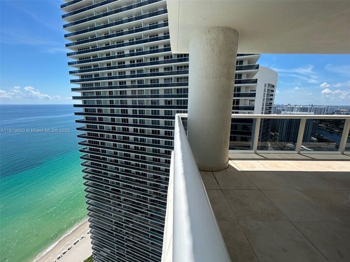 Property Photo:  1800 S Ocean Dr 4005  FL 33009 