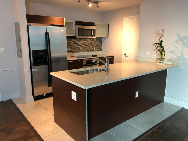 Property Photo:  1900 N Bayshore Dr 2619  FL 33132 