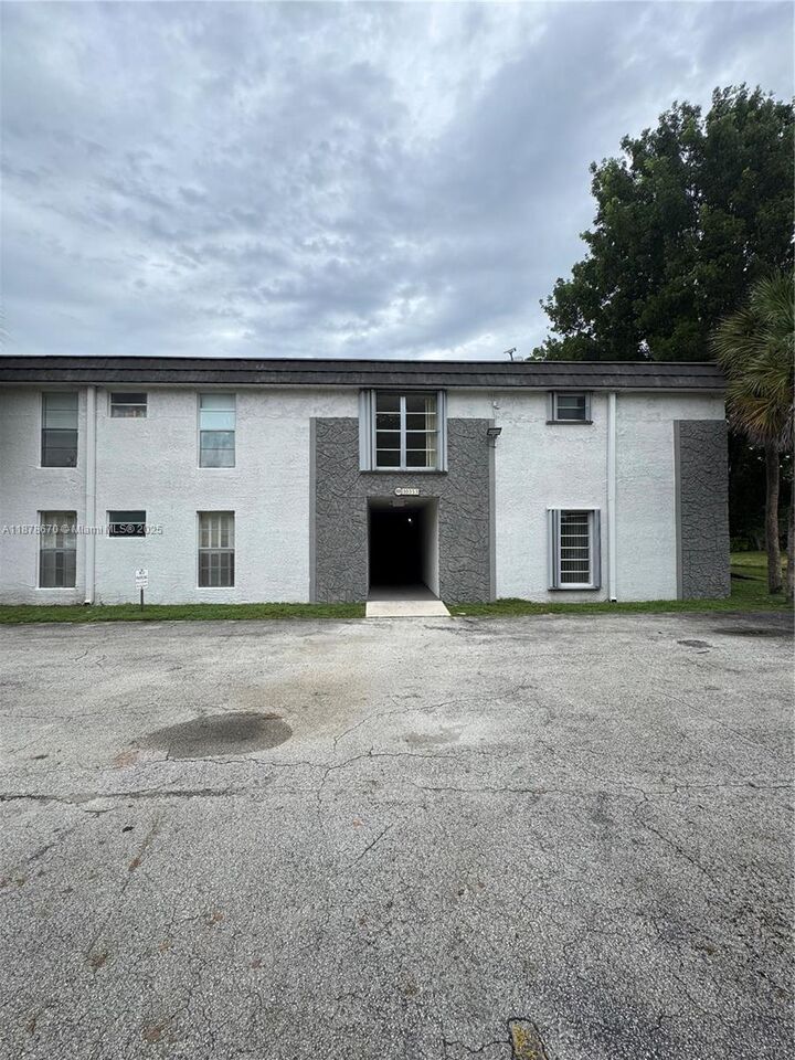 10353 N Kendall Dr Bb2  Miami FL 33176 photo