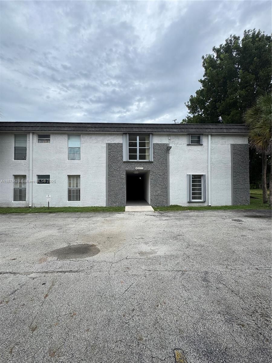 Property Photo: 10353 N Kendall Dr Bb2 FL 33176