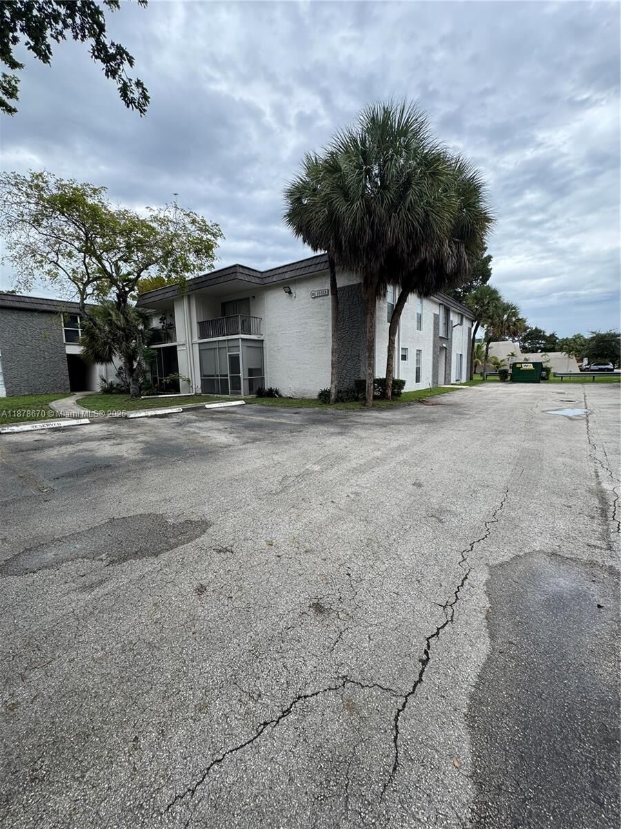 Property Photo:  10353 N Kendall Dr Bb2  FL 33176