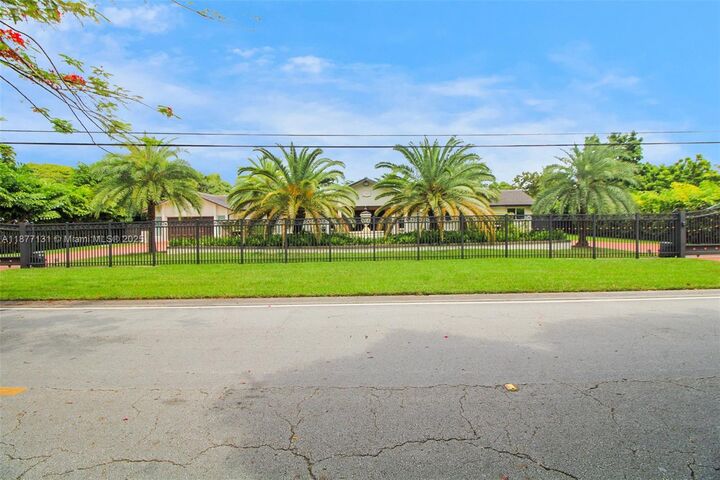 Property Photo:  11835 SW 47th St  FL 33175