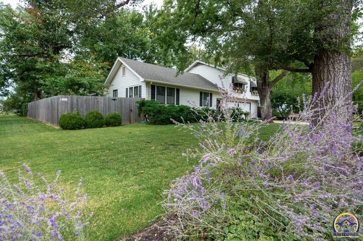 Property Photo: 1849 SW Arnold Ave KS 66604