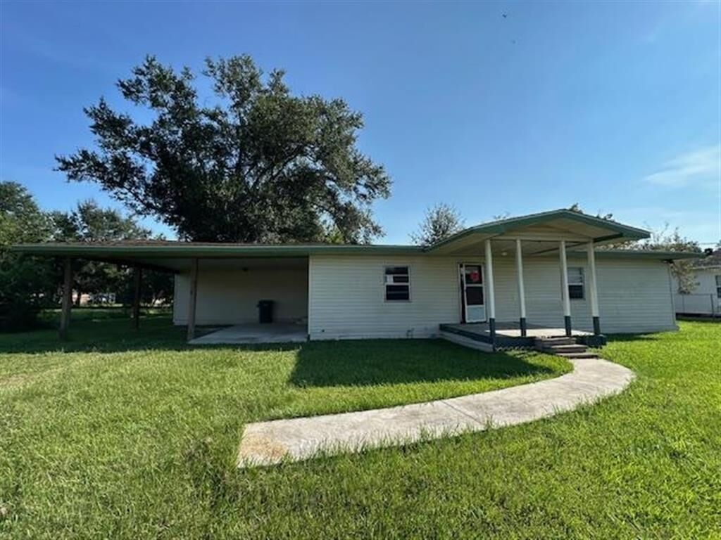 Property Photo:  812 Alan Road  LA 70607 