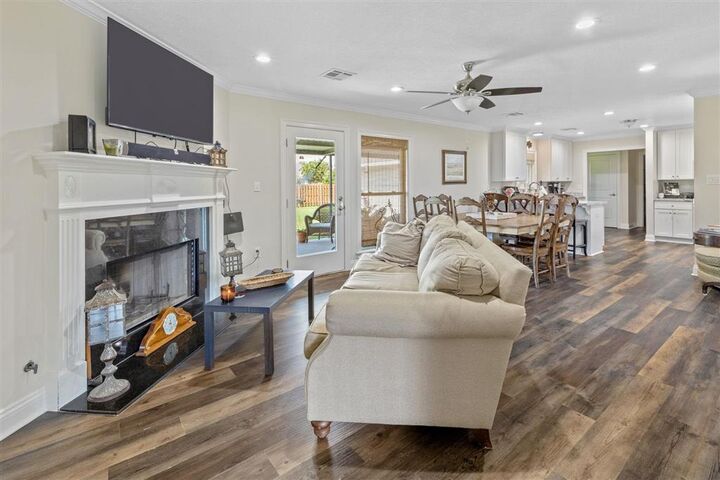 Property Photo:  816 Garden Lane  LA 70605 