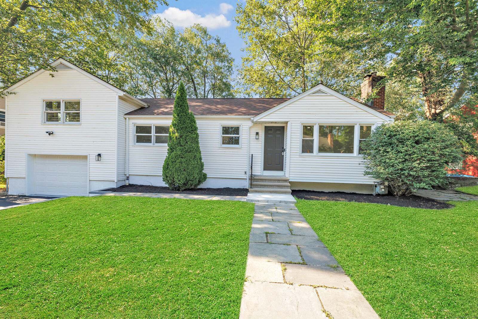 Property Photo:  420 Lakeside Drive  CT 06606 