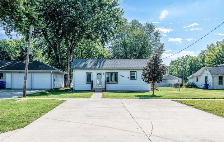Property Photo:  1009 N Frost  Avenue  IA 51521 