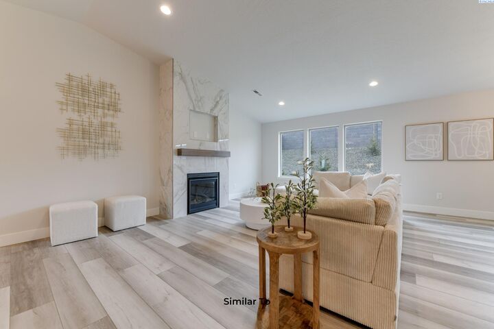 Property Photo: 1616 Castlewood Ct WA 98930