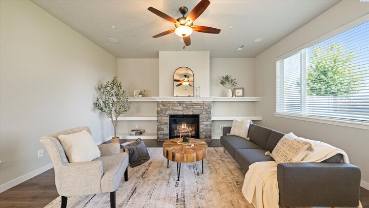 Property Photo:  2292 Morris Ave  WA 99352 