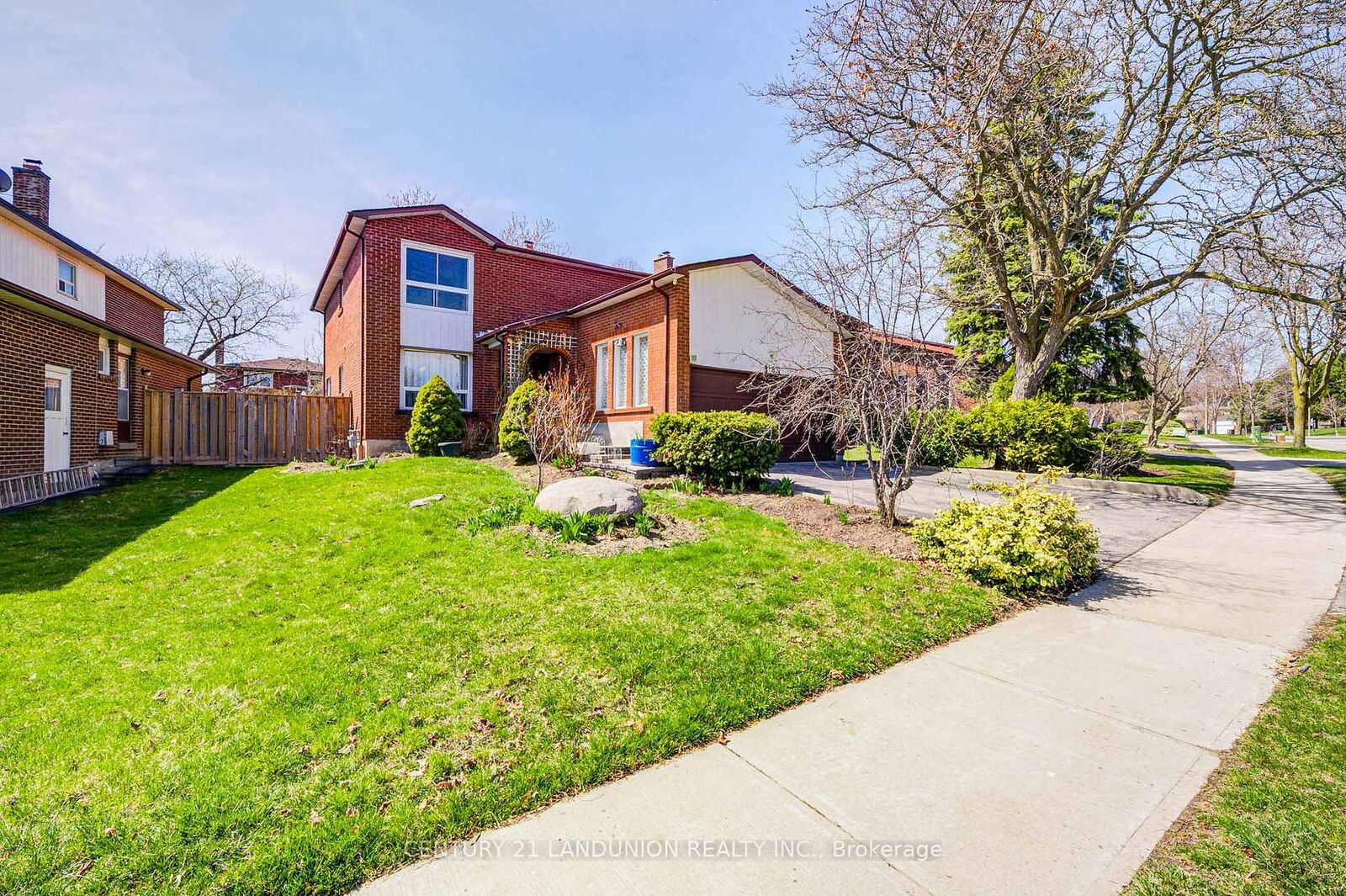 Property Photo:  183 Willowbrook Road  ON L3T 5L5 