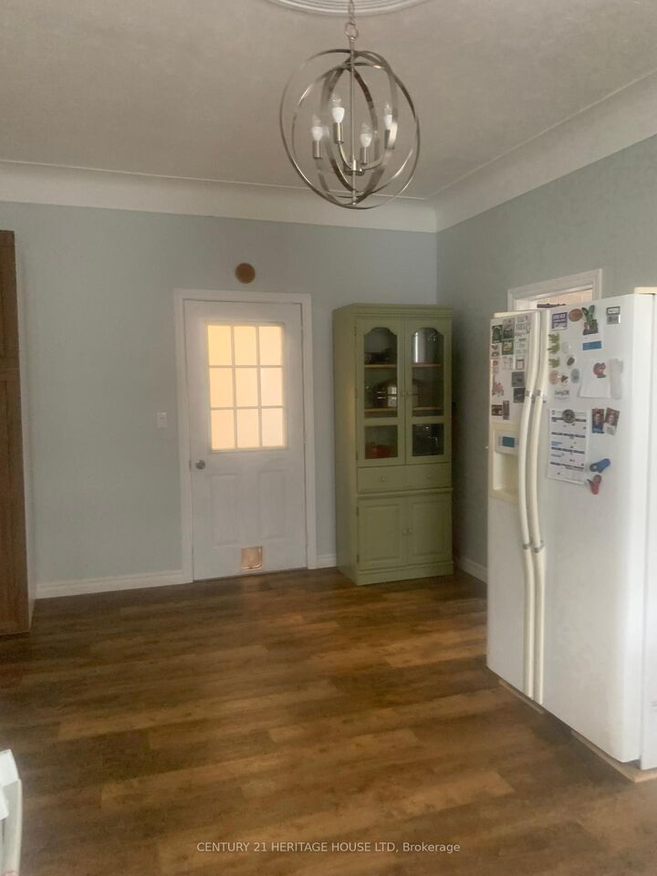 Property Photo:  61 Regent Street S  ON N5R 2A4 