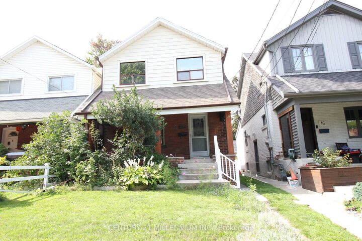 Photo de la propriété:  18 Glenvalley Drive  ON M6M 4V9