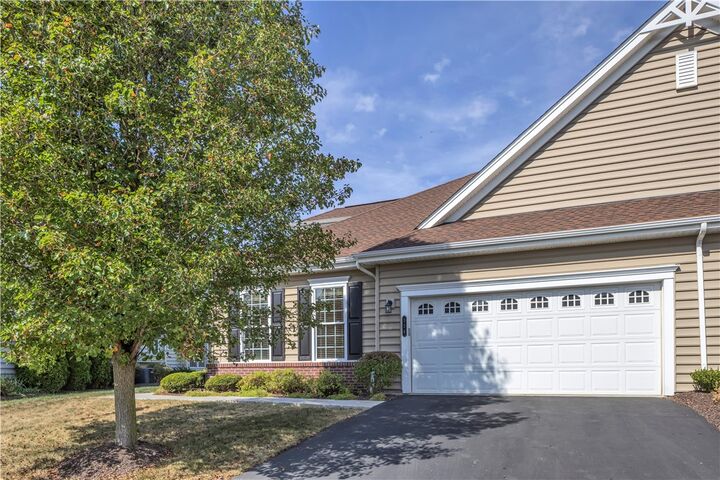 Property Photo:  334 Patriot Ln  PA 15042 