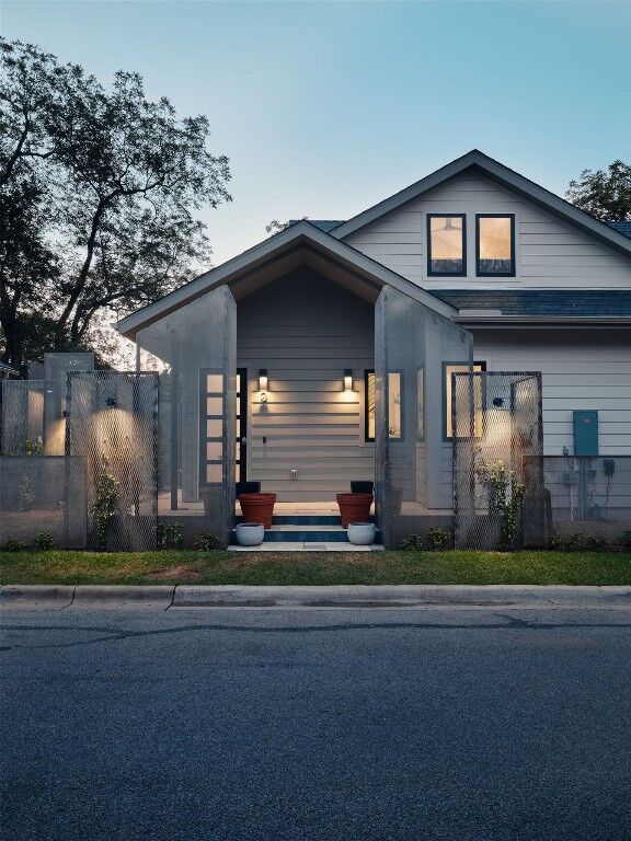Property Photo:  1401 E 3rd Street 2  TX 78702 