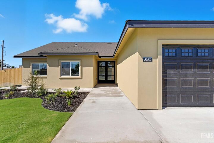 Property Photo:  4519 Vern Street  CA 93307 