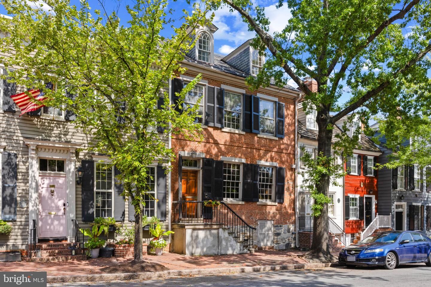 Property Photo: 521 Duke Street VA 22314