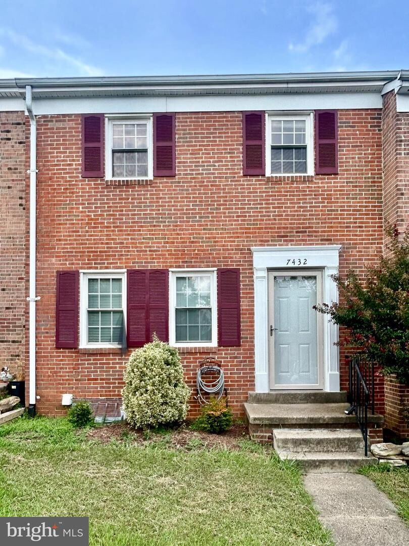 Property Photo: 7432 Larne Lane VA 22079