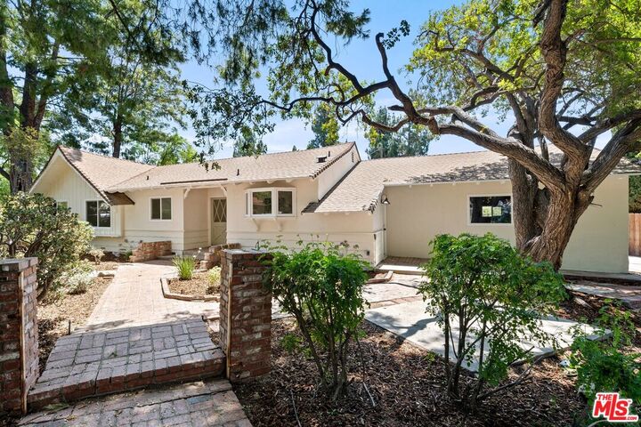 Property Photo: 18352 Ludlow St CA 91326