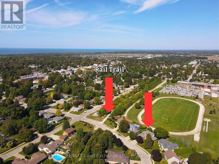 Property Photo:  737 Louis Street  ON N0H 2C4