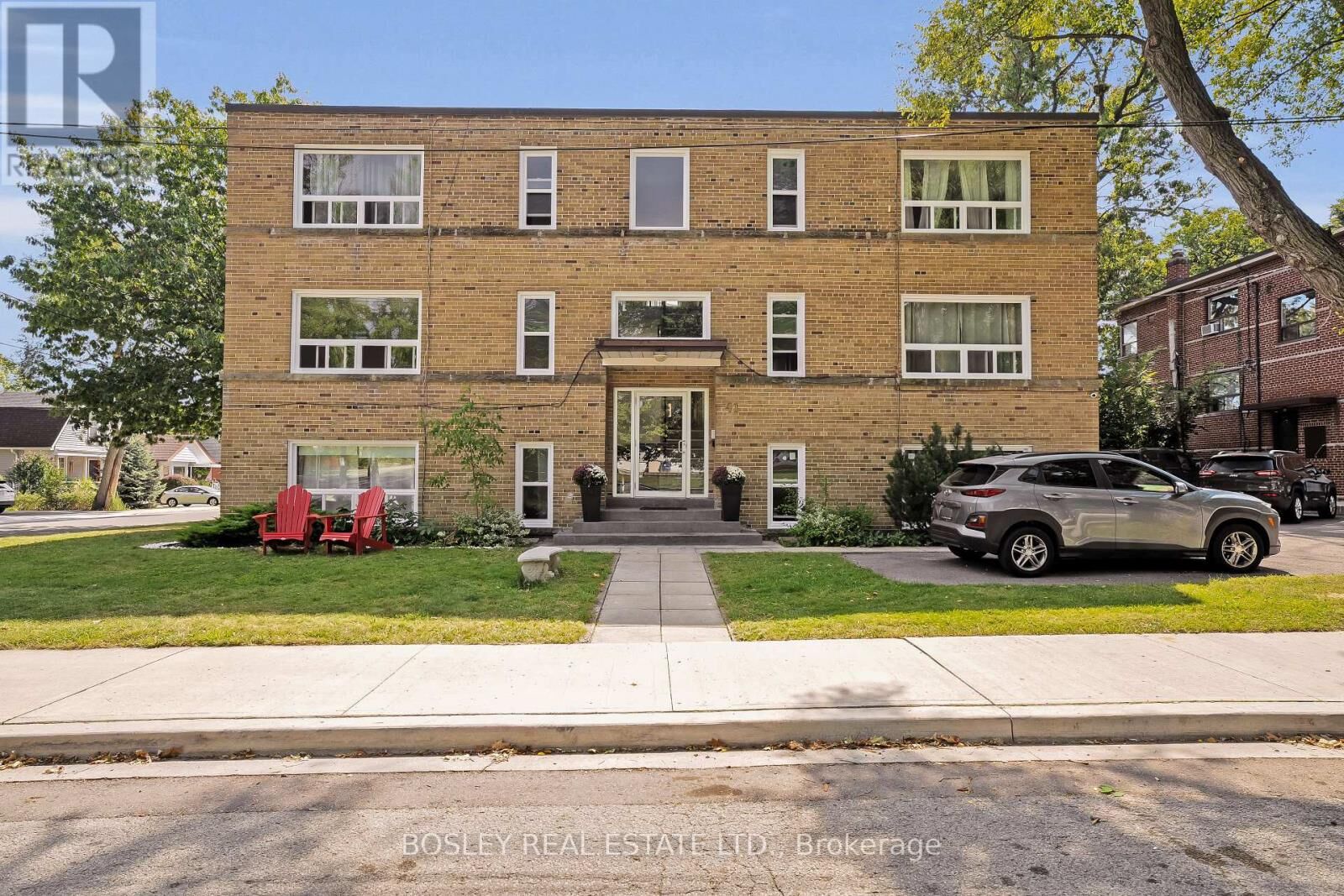 Property Photo: 41 Marina Avenue 5 ON M8W 1K5