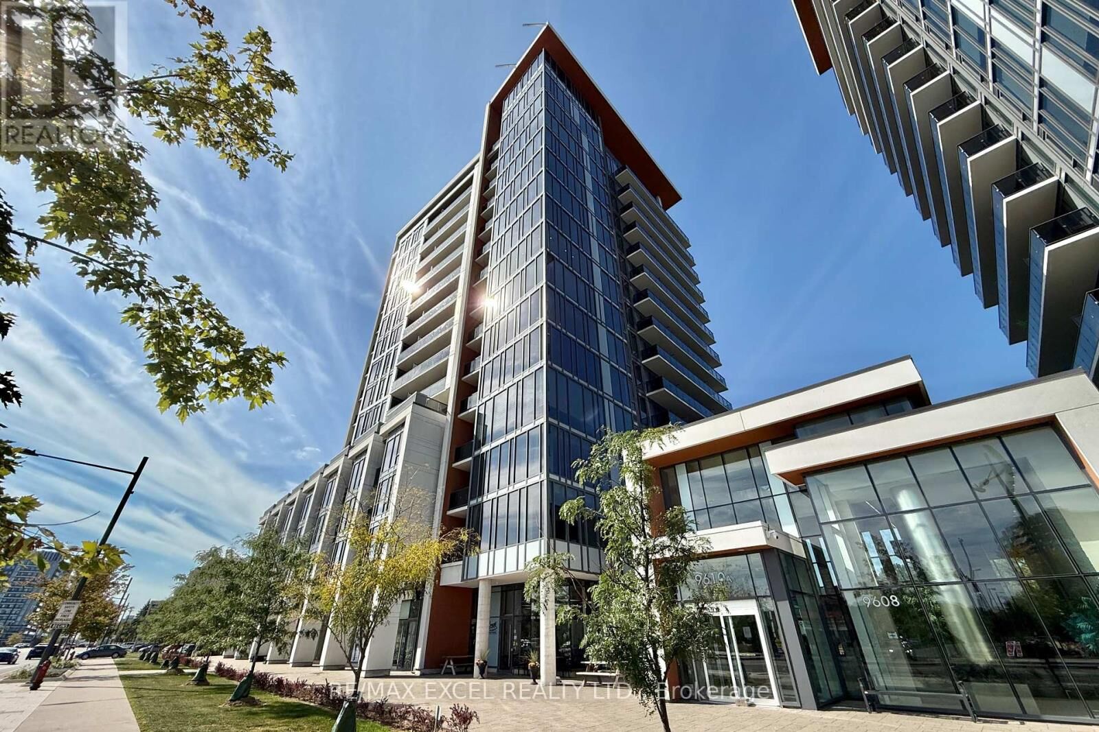 Property Photo:  9600 Yonge Street 606  ON L4C 0X3 