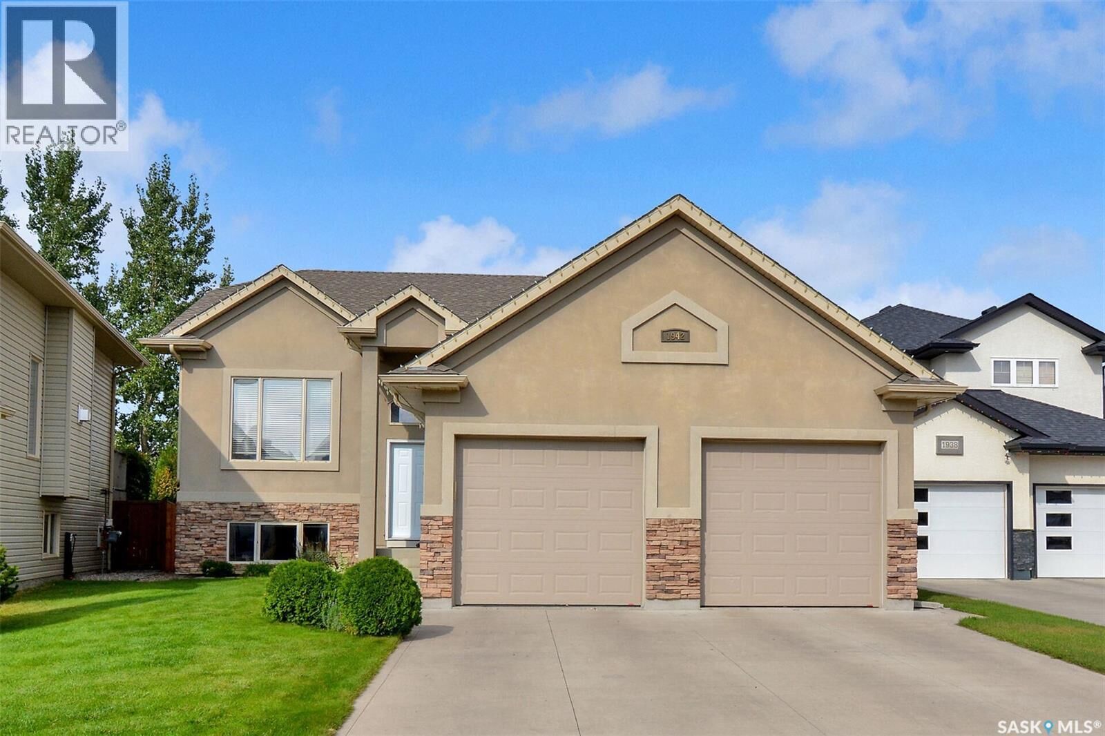 Property Photo: 1942 Pohorecky Terrace SK S7W 0J1