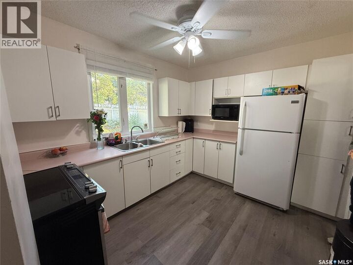 Property Photo: 615 C Avenue N SK S7L 1J6
