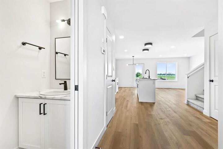 Property Photo:  66 Kootenay Way  MB R5G 2Y1 