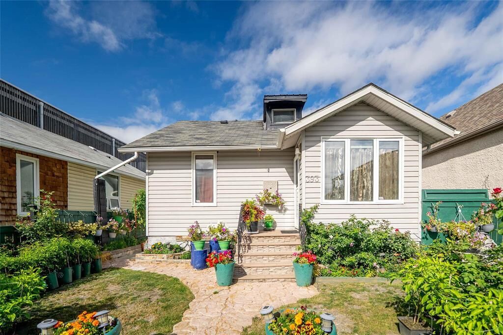 Photo de la propriété:  393 Talbot Avenue  MB R2L 0R2 