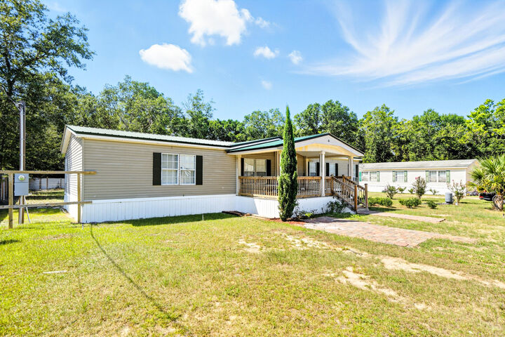 Property Photo:  714 E Picasso Circle  FL 32433 