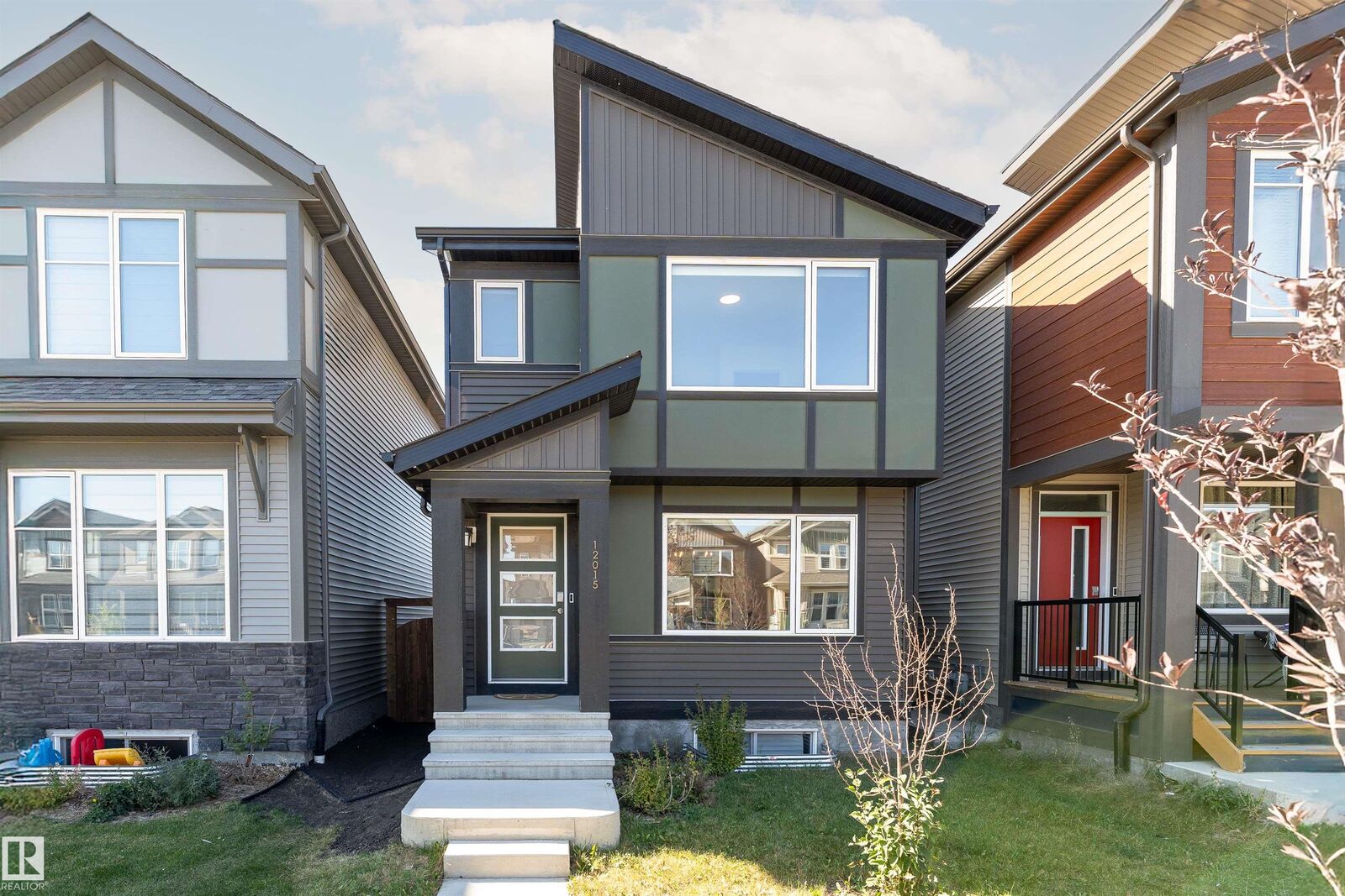 Photo de la propriété:  12015 35 Avenue SW  AB T6W 5E9 