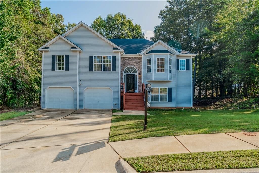 Property Photo:  6160 Queensdale Drive  GA 30135 