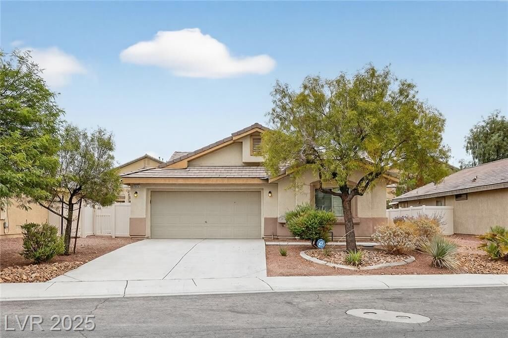 Property Photo: 5828 Autumn Damask Street NV 89081