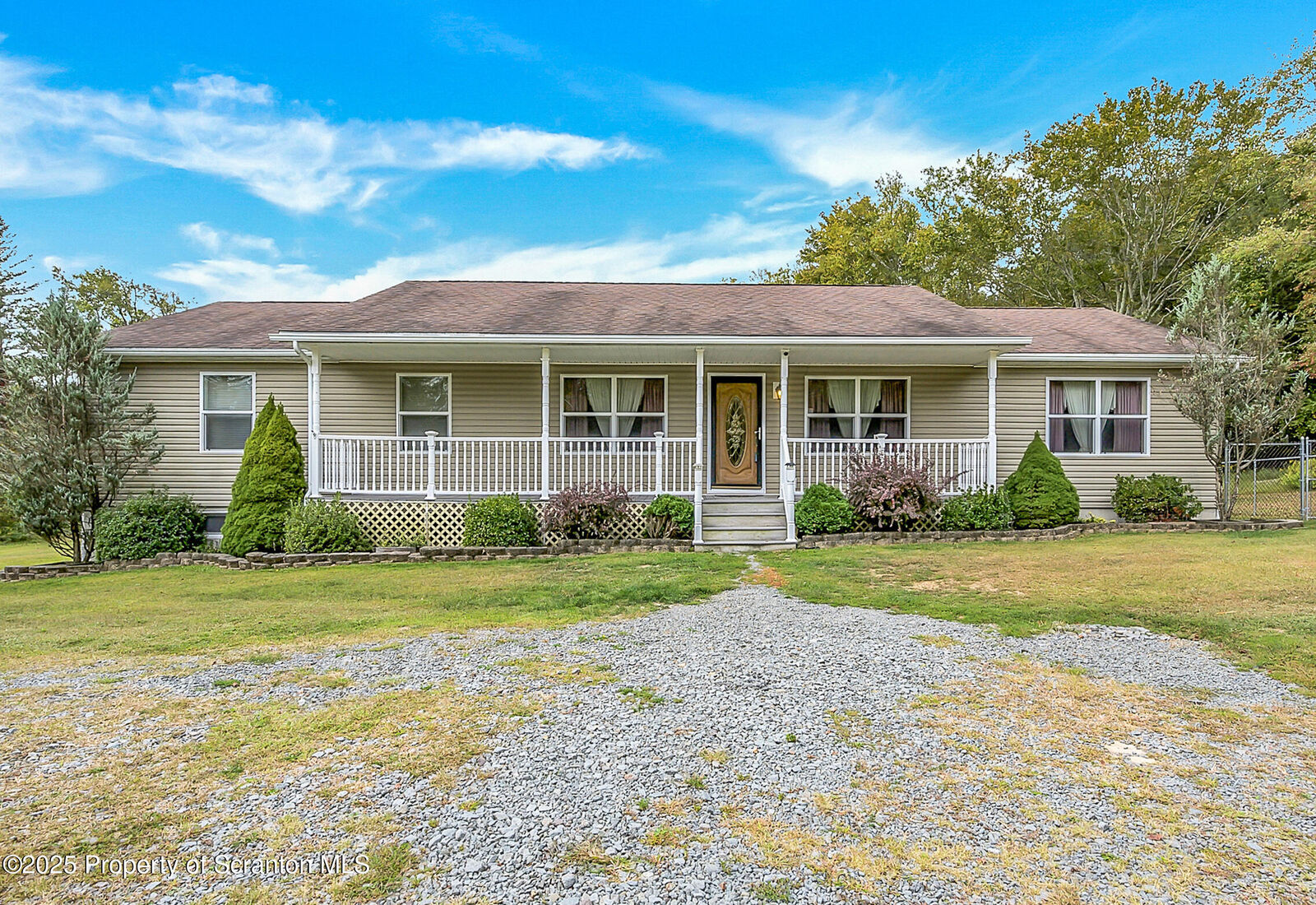 Property Photo:  3 Maple Lane  PA 18436 