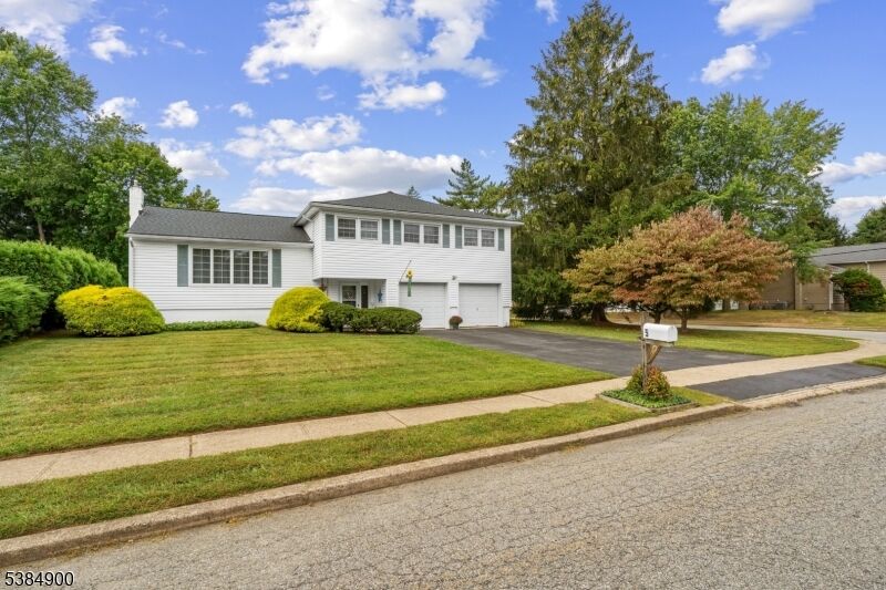 Property Photo:  5 Joyce Dr  NJ 07876 