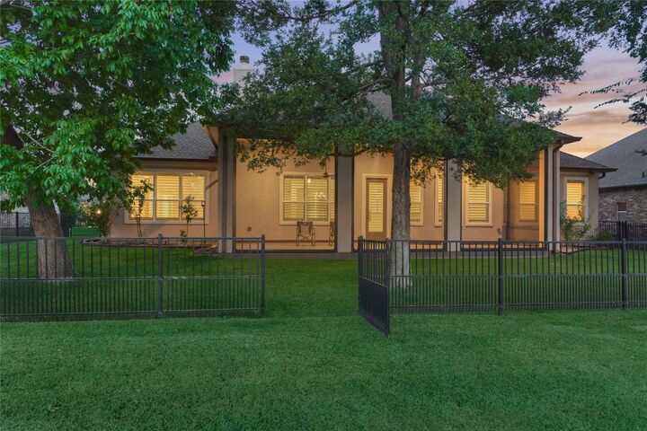 Property Photo:  126 Hillsborough Drive W  TX 77356 