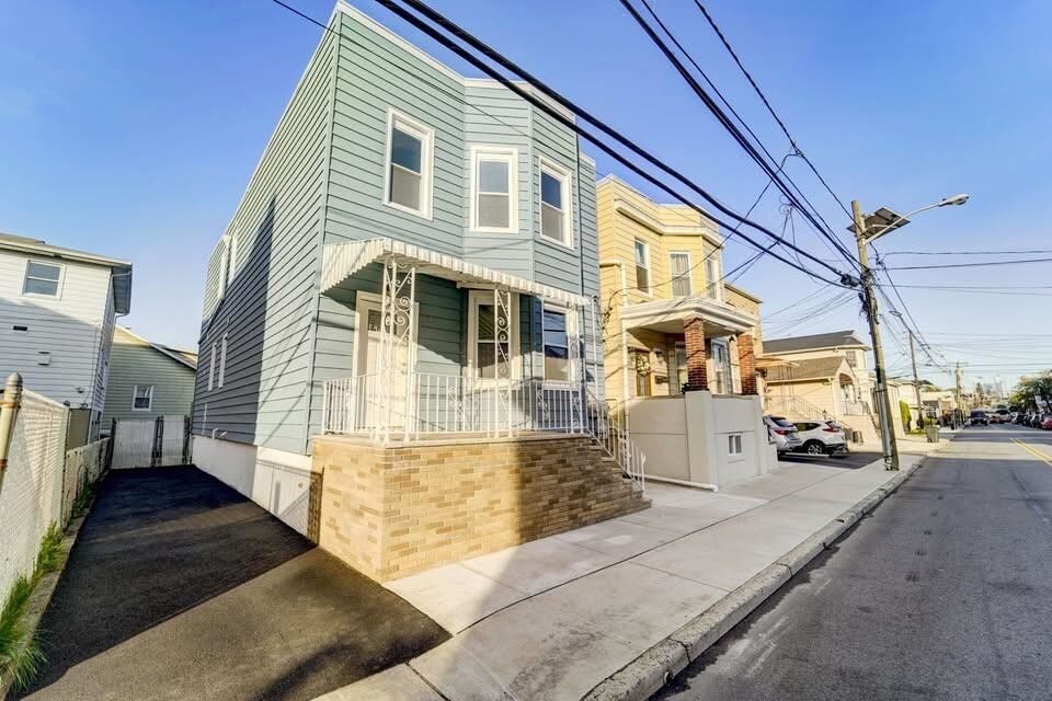 Property Photo:  170 Front St 1  NJ 07094 
